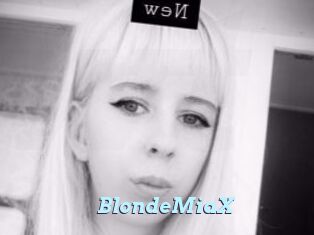 BlondeMiaX Webcam Teen