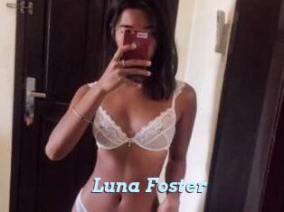 Luna_Foster