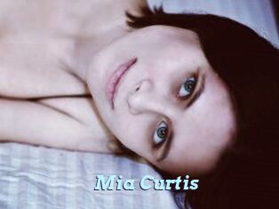 Mia_Curtis