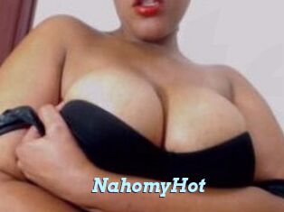 NahomyHot