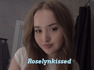Roselynkissed