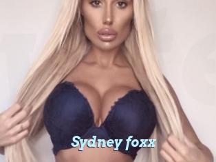 Sydney_foxx