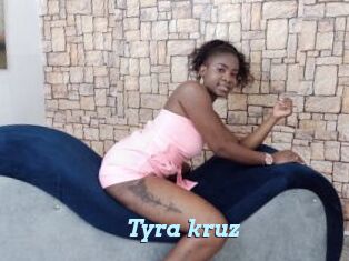 Tyra_kruz