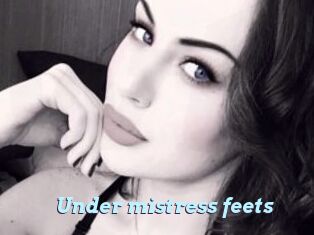 Under_mistress_feets